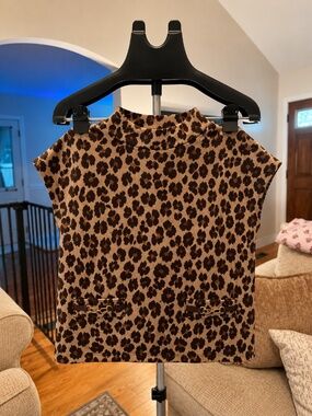 🐆 Ann Taylor Leopard Print Blouse | Petite Medium | Chain Accent Top